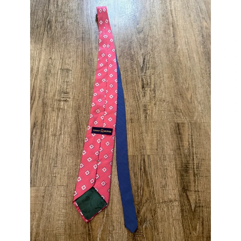 Tommy Hilfiger Mens Pink Geometric Diamond Silk Necktie Navy Blue Accent Tie